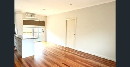 Great and fresh unit in a prime location. - Photo 5