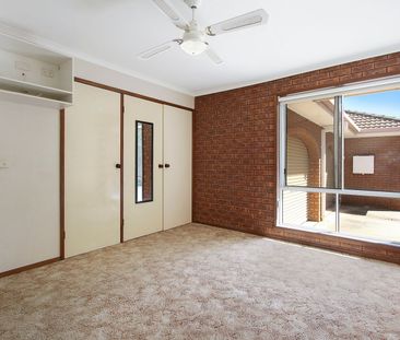 Tasteful Townhouse! - Photo 2