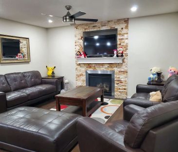 Rooms for Girls or working ladies — 4 Bedrooms+ Den Room For Rent - Photo 1