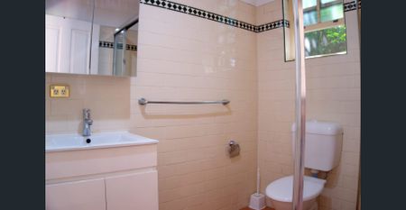 Charming Studio with Loft-Style Sleeping Quarters - Photo 3