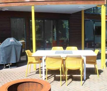 SUPER MODERN THREE BED - Photo 4