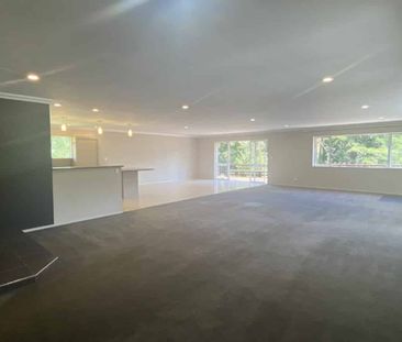 SPACIOUS 300m? BRICK & TILE HOME - RURAL LIVING JUST MINUTES FROM O... - Photo 1