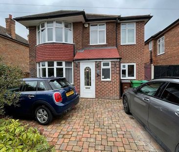 5 Bed Detached House, Hollinwell Avenue, NG8 - Photo 1
