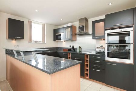 A superb two double bedroom unfurnished apartment with balcony in Clifton Village with parking - Photo 5