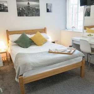 1 bedroom in a house share to rent - Photo 2