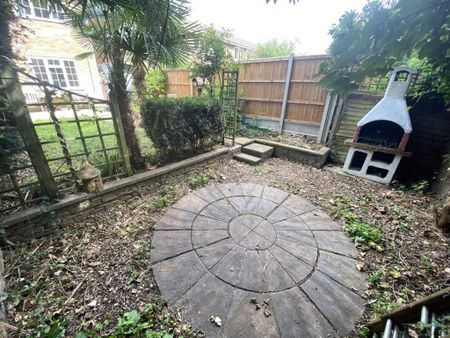 3 bedroom semi-detached house to rent - Photo 3