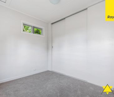 Two Bedroom, One Bathroom in Titirangi! Lawns and Gardens Included! - Photo 6