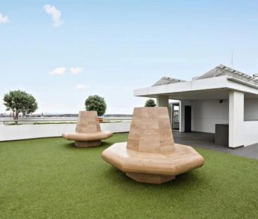 Stylish Furnished Apartment in the Heart of South Yarra - Photo 1