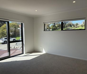 Brand new Living - Photo 3