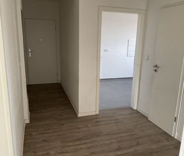 Großzügige 3-Zimmer-Wohnung mit Balkon kurzfristig verfügbar. - Foto 1