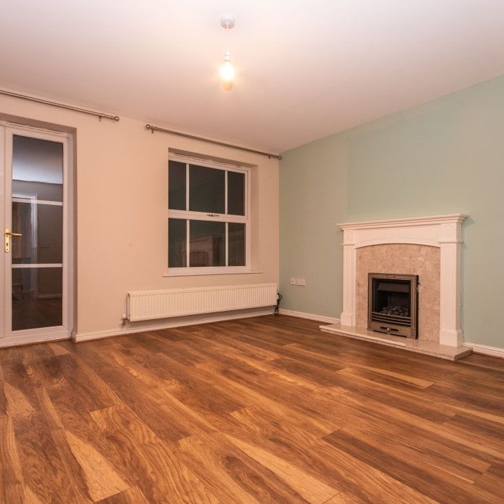 3 bedroom end of terrace house - Photo 1