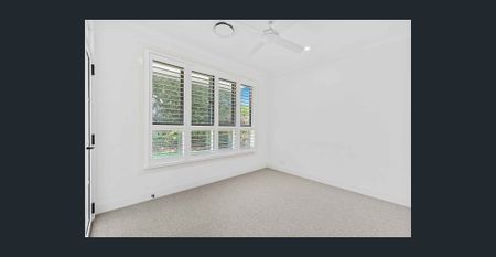 Renovated 4-Bedroom Family Home in One of Southport’s Best Streets - Photo 4