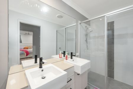 MOVE IN READY HOME WITH MAGNA POOL - Photo 2
