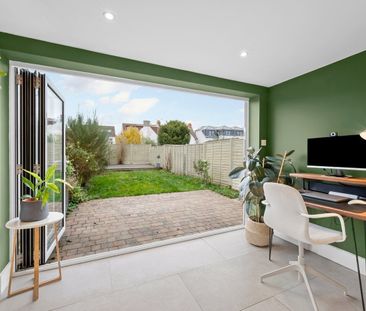 Albany Road, Hersham, KT12 - Photo 2