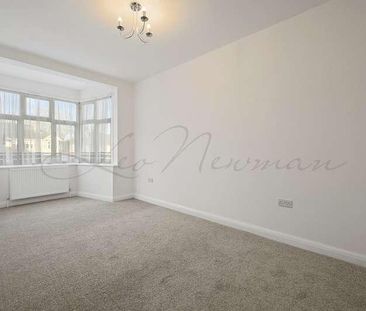 Lodge Court, Hornchurch, RM12 - Photo 2