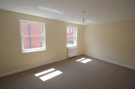 3 bed house to rent in Burgess Street, Leominster, HR6 - Photo 2