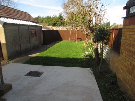 3 Bed House - Semi-Detached - Photo 2
