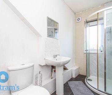 5 bed Mid Terraced House for Rent - Photo 1