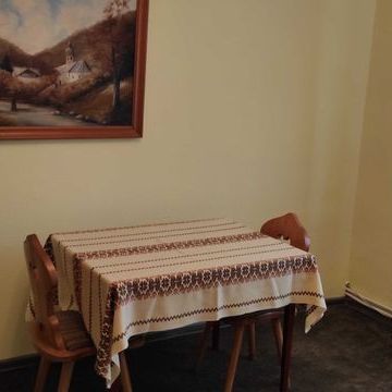 Inchiriez apartament 2 camere, zona Cernegura - Fotografie 1