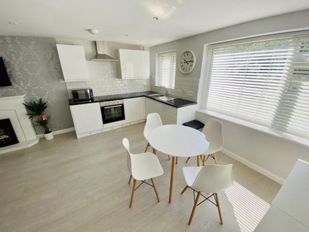 1 bedroom Flat To Let - Photo 2