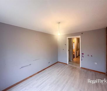 3 bedroom end of terrace house to rent - Photo 3