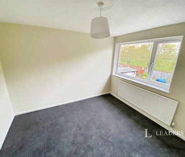 3 bedroom semi-detached house to rent - Photo 4