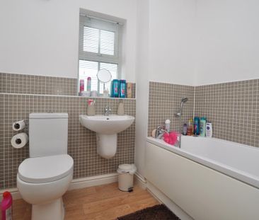 4 bedroom semi-detached house to rent - Photo 6