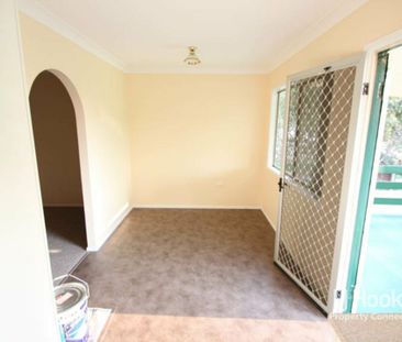 3 BEDROOM FAMILY HOME IN PRIME LOCATION - Photo 4