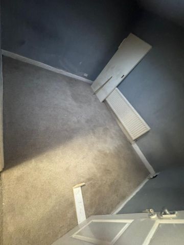 3 bedroom flat to rent - Photo 2