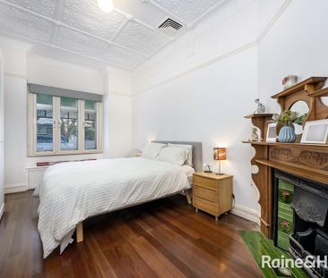 Exemptional 4-Bedroom House in the Heart of Marrickville - Photo 4
