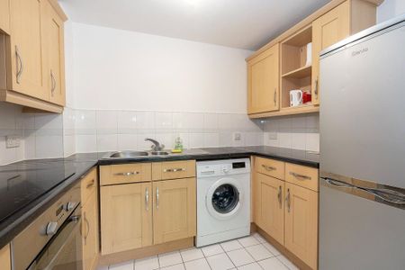 2 bedroom flat to rent - Photo 3