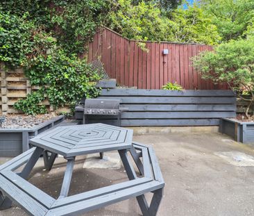 Effortless Inner-City Living – Power Included! - Photo 4