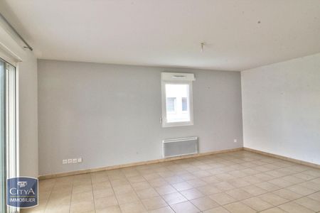 Location Appartement 4 pièces 83m² ST PRIEST EN JAREZ 42270 - Photo 2