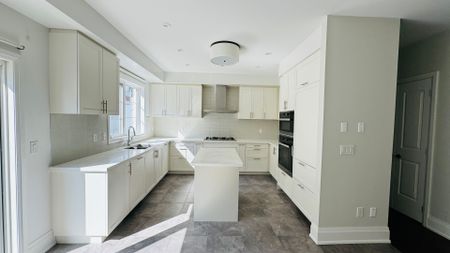 For Lease - 20 American Elm Way, Markham, Ontario - Photo 2