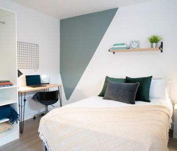 1 bedroom in a house share to rent - Photo 2