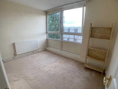 3 bedroom flat to rent - Photo 4