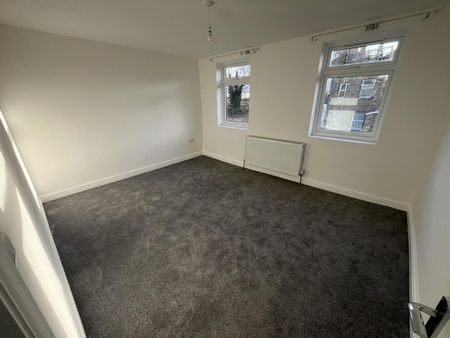2 bedroom flat to let - Photo 2