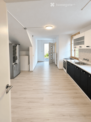 Helle Wohnung mit ca. 100 m², Garten/Vorplatz & Parkplatz – ohne Depot - Photo 1