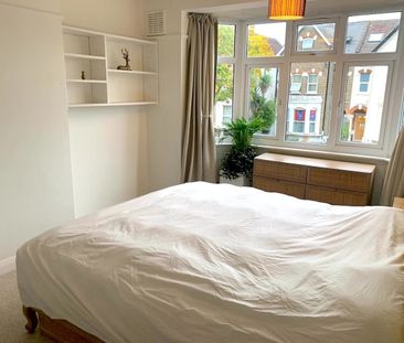 3 Bed Semi-Detached House, Dagnall Park, SE25 - Photo 5