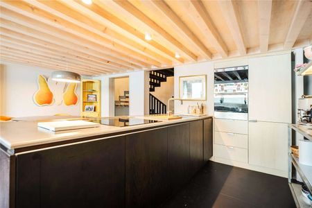 A spectacular 926sq ft one bedroom apartment in this exclusive converted commercial premises. - Photo 4