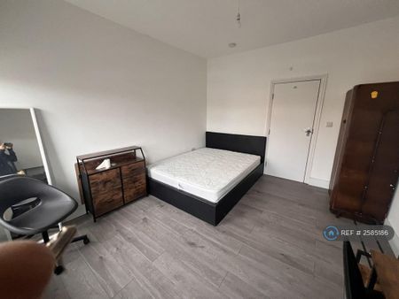 1 bedroom in a flat share to rent - Photo 3