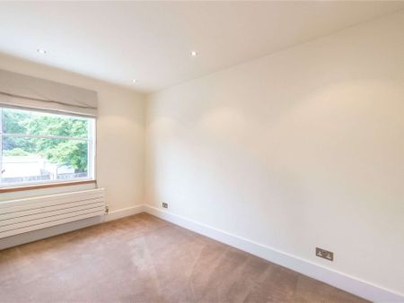 Five bed detached family home situated in a prime St. John's Wood location. - Photo 4