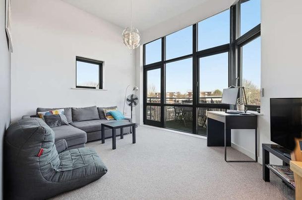 Coningsby Avenue, London, NW9 - Photo 1