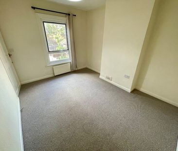 Room in a Shared House, Cambridge Street, LU1 - Photo 6