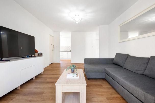 Spacious Unit in Ideal Coorparoo Location - Photo 1