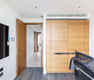 Exquisitely finished, is this luxurious four-bedroom apartment boas... - Photo 4