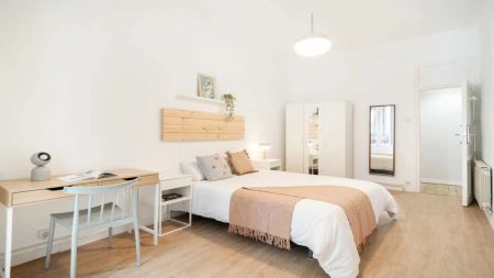 Room in a shared 7-bedroom apartment for rent in Universidad. - Photo 4