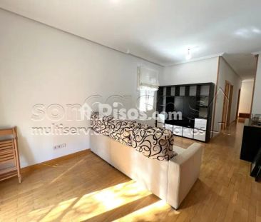 Piso en alquiler en Plaza del Conde de Casal - Photo 2