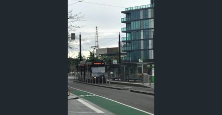 Docklands Luxury two-bedroom apartment for lease with oversized balcony. - Photo 5