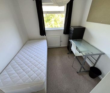 4 bedroom terraced house to rent - Photo 5